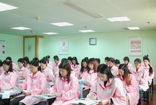 化妆培训学校哪家好学习化妆可以选择化妆学校比较好